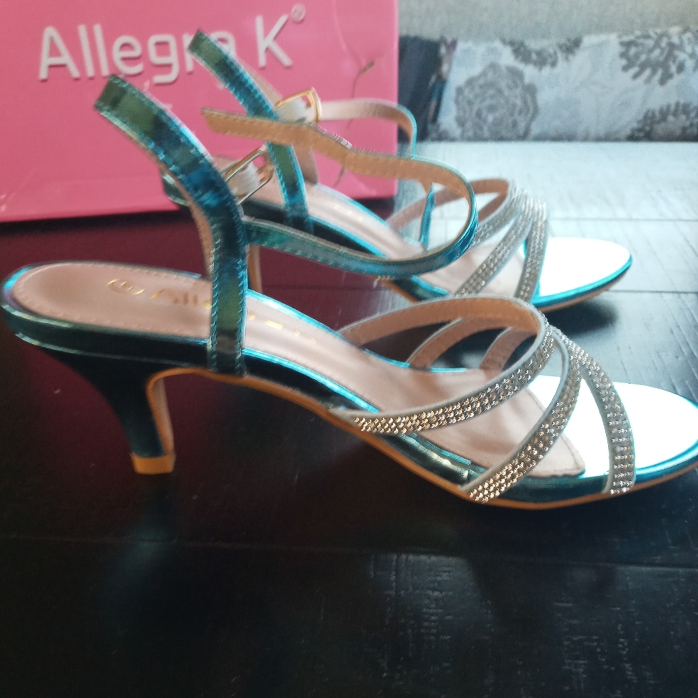 Alexa rhinestone kitten heels. Size 6 blue